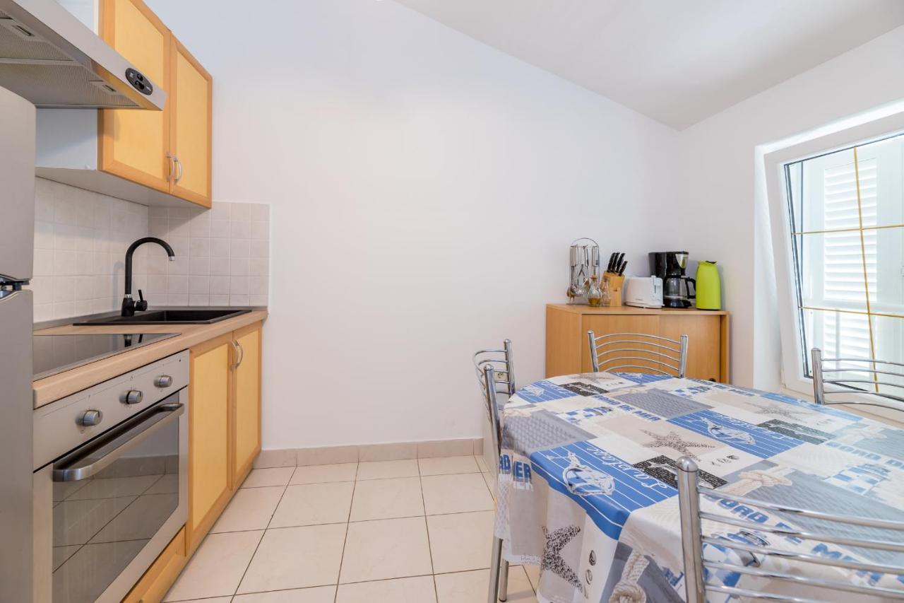 Apartments Melania & Antonia Baška Eksteriør billede